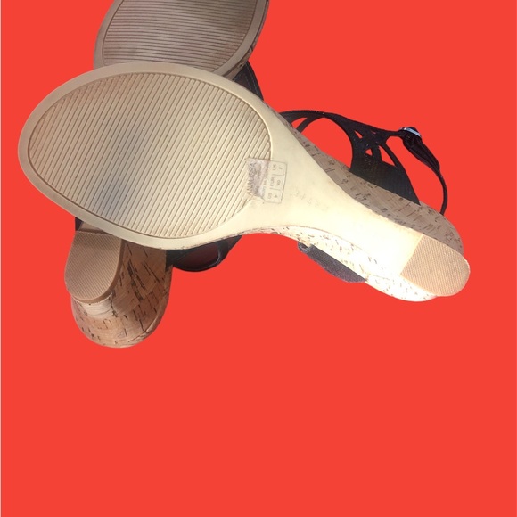 Kelly & Katie Analissa wedge sandals in black. - Picture 5 of 5